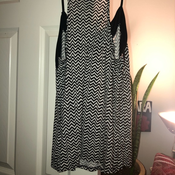 H&M Chevron Pattern Top - Picture 2 of 2